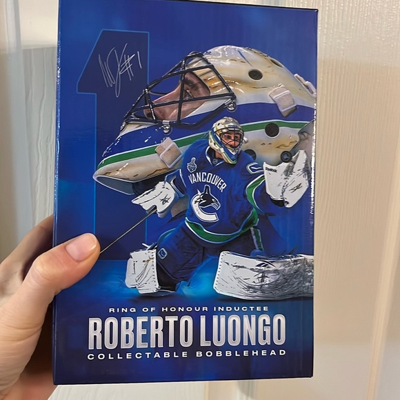 New Luongo Canucks bobblehead - Picture 3 of 4